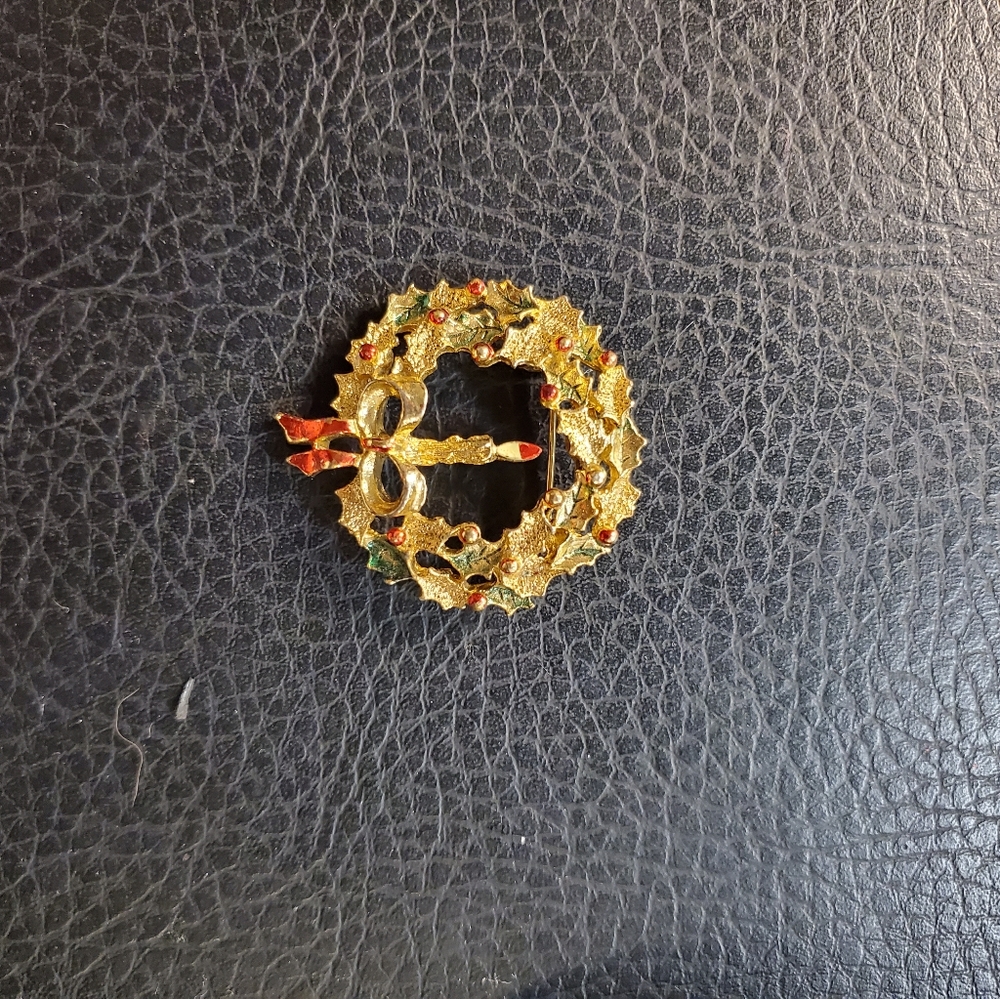 Brooches - Picture 6 of 6